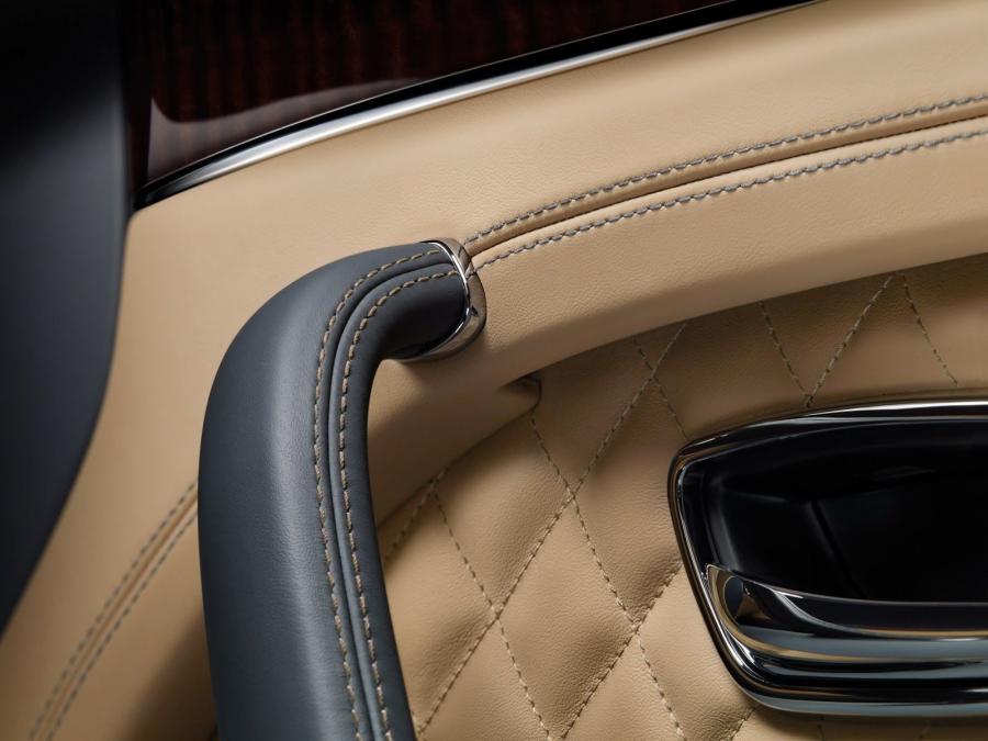 Детали интерьера Bentley Bentayga 2016 года  (WW) (фото 34 из 45)